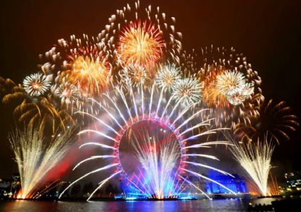 Crociera con cenone di Capodanno e vista dei fuochi d'artificio sul London Eye