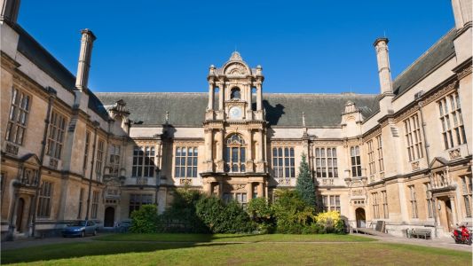 College Tower ad Oxford