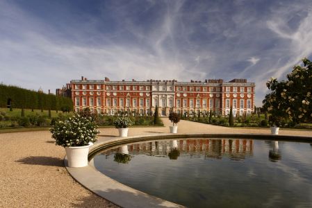 Hampton Court Palace si trova poco fuori Londra