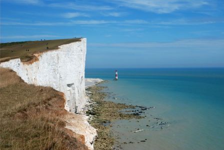 Sosta e ammira le bianche scogliere di Dover