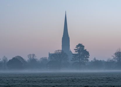 Suggestiva vista della guglia della Cattedrale di Salisbury