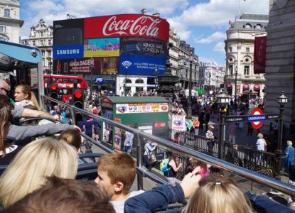 Bus turistico a Piccadilly Circus