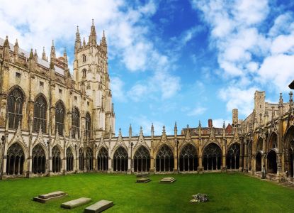 Vista del chiostro della Cattedrale di Canterbury